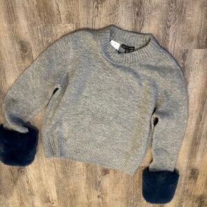 Saks Fifth Avenue Gray Sweater with Faux Fur on the Wrist - Size L (NEW W/ TAGS)